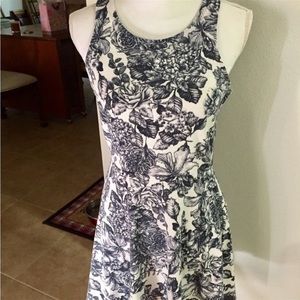 H&M Navy Blue and White Floral Print Fit and Flare Dress Sz M